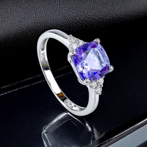 Anillo Hermoso de Alejandrita en Plata