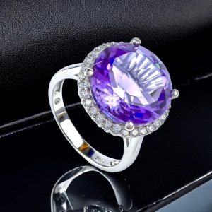 Hermoso Anillo de Alejandrita Llamativa