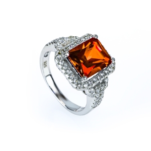 Anillo en Plata de Ley .925 con Ópalo Rojo