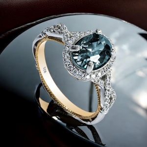 Anillo de 8 mm x 6 mm Alejandrita Cambia de Color