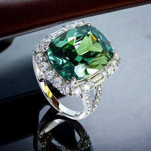 Anillo de Alejandrita Corte Trillion Blue to Green 11 mm x 16 mm