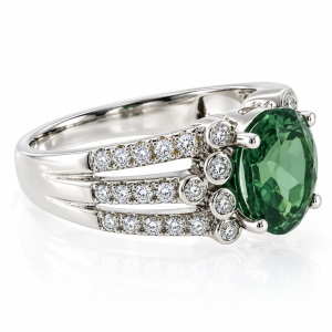 Anillo con una Gema de Alejandrita en Plata .925
