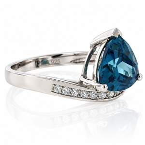 Anillo de Plata .925 con Alejandrita en corte Triangular