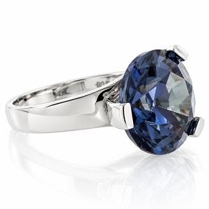 Anillo de Alejandrita en un Diseño Clásico
