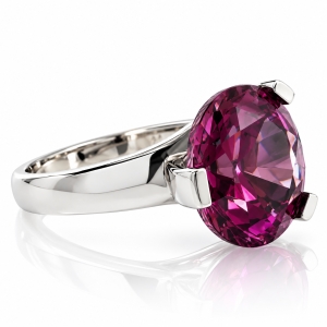 Anillo de Alejandrita en un Diseño Clásico