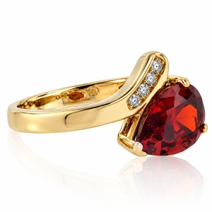 Anillo de Opalo Cereza en Plata de Ley con Baño de Oro 14K