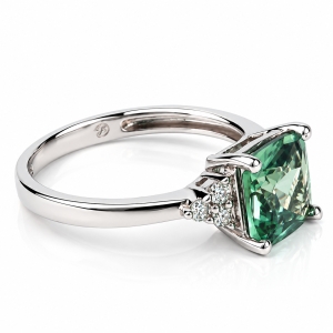 Hermoso Anillo de Plata con Alejandrita ( Azul/ Verde )