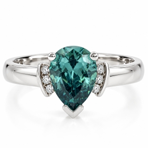 Anillo de Plata con Alejandrita en Corte de Pera