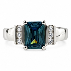 Elegante Anillo de Alejandrita en Plata .925