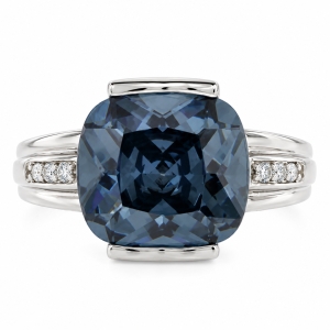 Elegante Anillo de Alejandrita Bicolor
