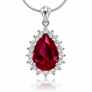 Elegante Dije con Rubí Rojo en Plata Fina .925