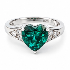 Hermoso Anillo de Alejandrita Con Corte Corazon