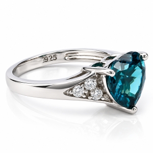 Hermoso Anillo de Alejandrita Con Corte Corazon
