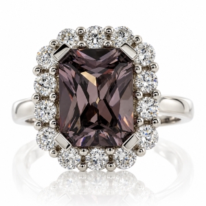 Hermoso Anillo de Alejandrita con Zirconias