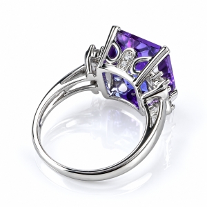 Precioso Anillo de Plata .925 con Alejandrita Azul/Morado