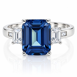 Hermoso Anillo de Plata de Ley con Alejandrita Talla Esmeralda