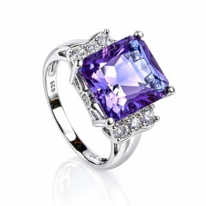 Precioso Anillo de Plata .925 con Alejandrita Azul/Morado