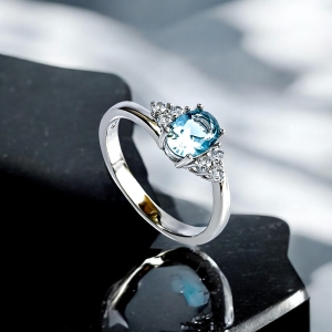 Anillo de Aguamarina en Plata Fina .925