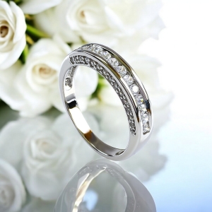 Hermoso Anillo de Compromiso En Plata