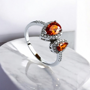 Anillo de Compromiso con Dos Piedras de Opalo de Fuego