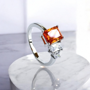 Anillo de Opalo de Fuego Con Tres Piedras