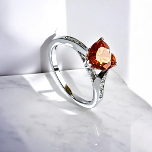 Anillo de Plata Solitario con Opalo de Fuego Corazon