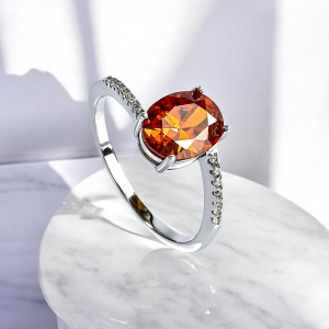 Anillo de Ópalo Corte Ovalada Cereza de Fuego 8 mm x 6 mm