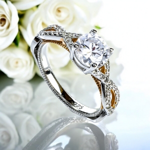 9 mm Anillo de Solitario en Plata .925 con Baño de Oro