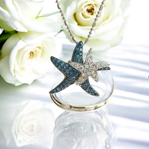 Colgante de Estrella del Mar Oro Blanco con Diamantes Azules y Blancos Naturales