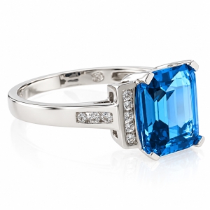 Anillo Elegante de Plata .925 con Topacio Azul