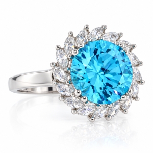 Anillo de Plata de Ley con una Gema de Topacio Azul