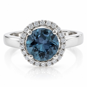 Hermoso Anillo de Plata .925 con Alejandrita Azul/Morado