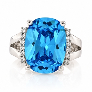 Anillo de Plata de Ley con Topacio Azul
