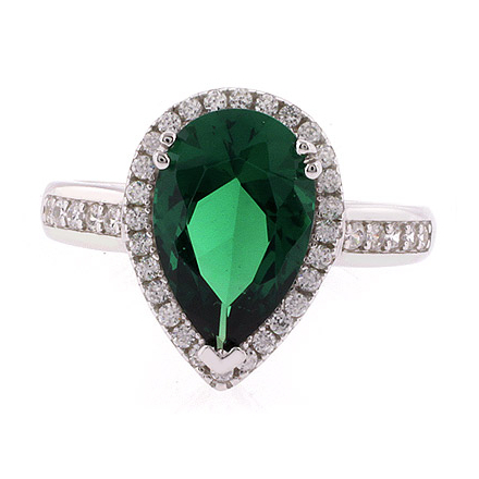 Anillo de Plata con Esmeralda de Alta Calidad