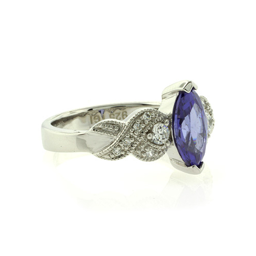 Anillo Elegante de Plata con Tanzanita