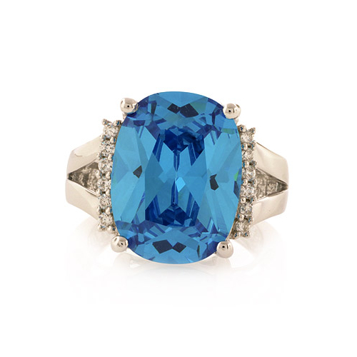 Anillo de Plata de Ley con Topacio Azul