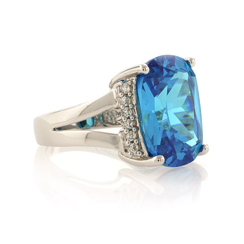Anillo de Plata de Ley con Topacio Azul