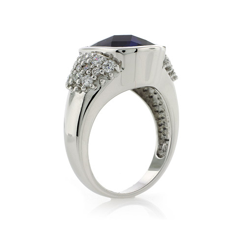 Anillo de Plata de Ley con Zafiro Azul