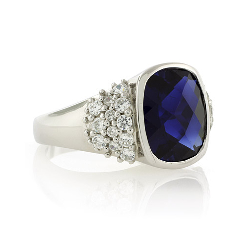 Anillo de Plata de Ley con Zafiro Azul