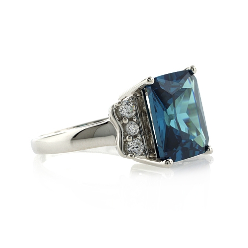 Anillo de Plata Esterlina con Alejandrita