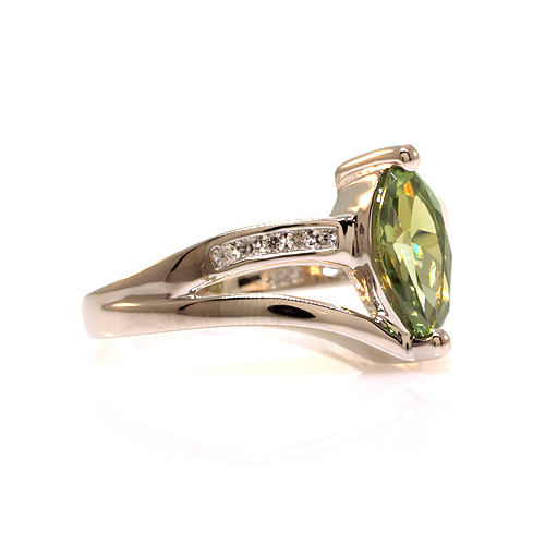 Anillo de Alejandrita Bicolor en Plata de Ley