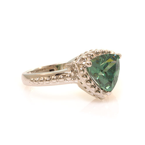 Hermoso Anillo de Alejandrita Bicolor en Plata .925