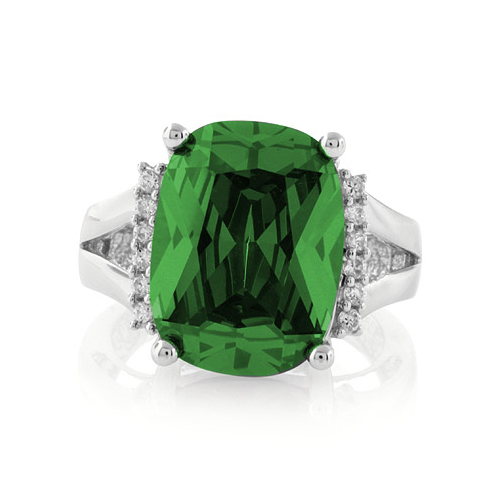 Hermoso Anillo de Plata .925 con una Piedra de Esmeralda