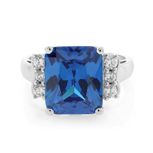 Magnifico Anillo de Plata con Topacio Azul
