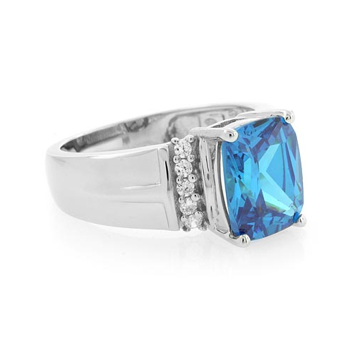 Elegante Anillo de Plata con Topacio Azul