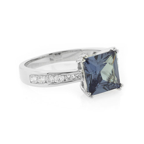 Anillo de Plata .925 con Alejandrita Bicolor