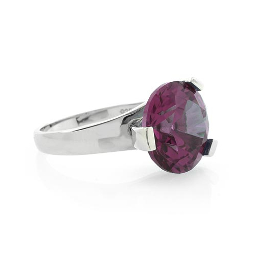Anillo de Alejandrita en un Diseño Clásico
