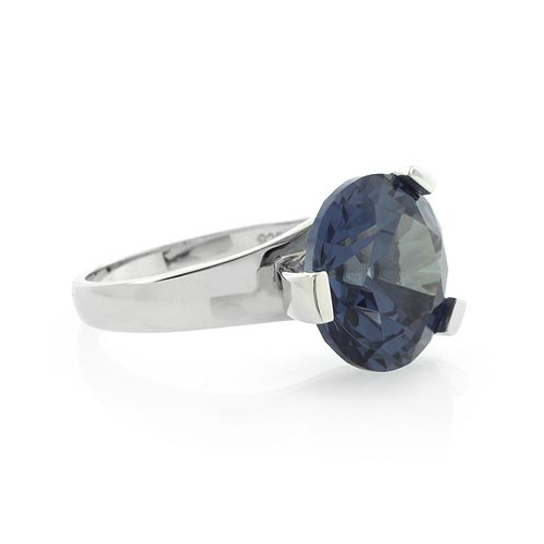 Anillo de Alejandrita en un Diseño Clásico