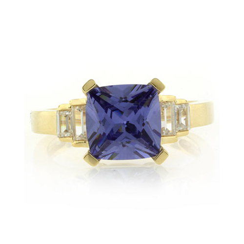 Moderno Anillo de Plata con Tanzanita y Chapa de Oro