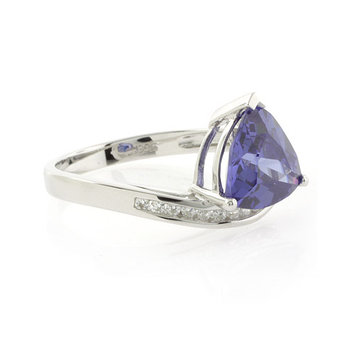 Anillo de Plata Fina .925 con Tanzanita en Corte Triangular